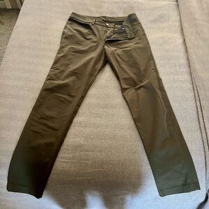 Lululemon Men’s ABC pants. Olive green. Size 28. Slim fit.